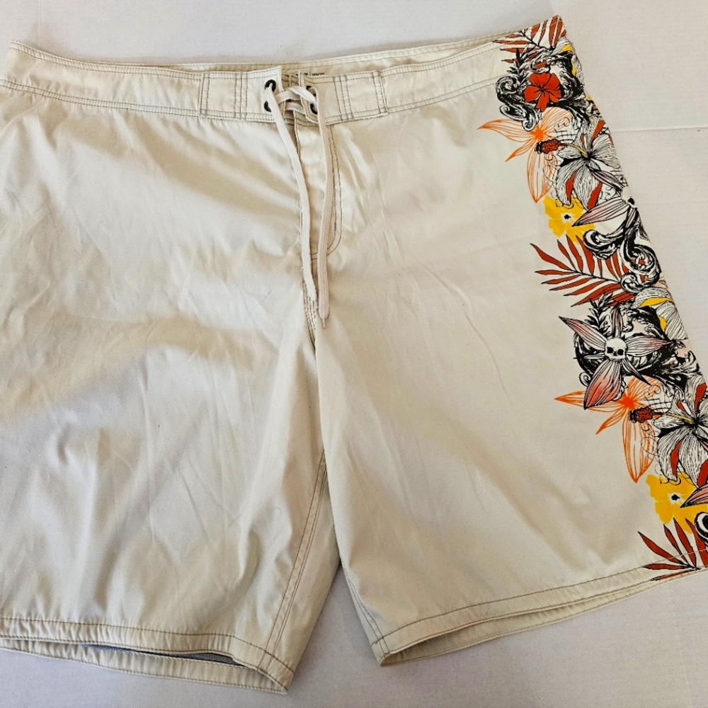 Men's 3xl Swim Trunks,  Old Navy brand,  cool tropical print down the side